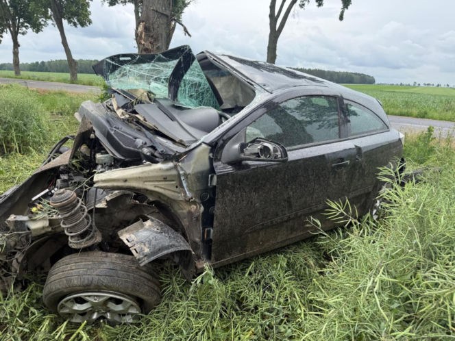 Ledwo zdał prawo jazdy i dachował. 18-latek był pijany