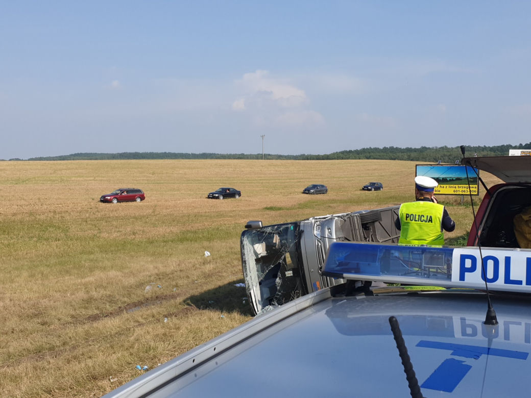 DK 53: Wypadek autokaru z pielgrzymami. 8 osób w szpitalu!