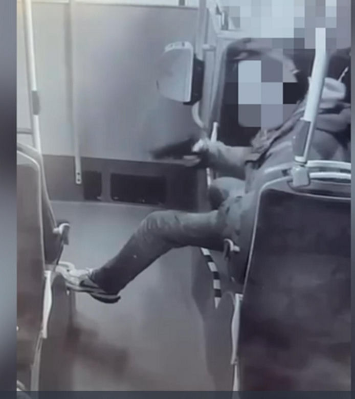 Strzelał do autobusu. W trakcie zatrzymania nie przebierał w słowach "śmieszni jesteście k***"