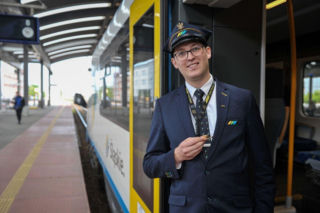 Przepychanki, obcinanie paznokci, przebieranki - Do tego dochodzi w pociągach Kolei Śląskich