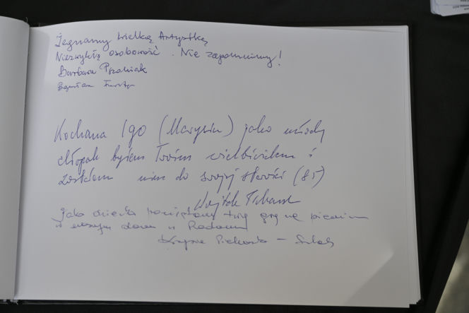 Niezwykły szczegół na pogrzebie Igi Cembrzyńskiej. Pojawiła się księga wspomnień potem