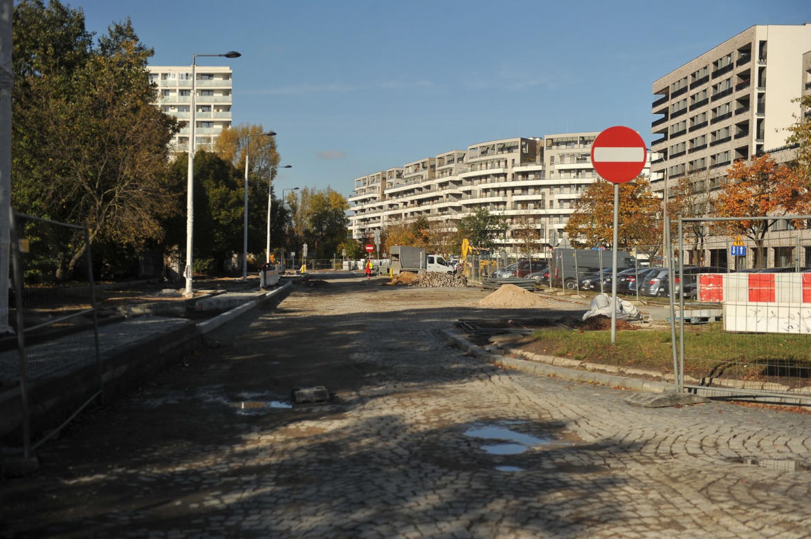 Kierowcy mają dość rozkopanej Woli. Z korka wjeżdżają w kolejny korek 
