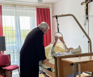 Zmarł ks. Jan Sobczak, niedawno rozpoczął 100 rok życia. Wzruszający gest kard. Krajewskiego