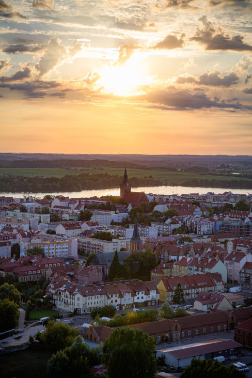Ełk świętuje początek lata z ESKA Music Tour. Ruszaj z nami nad jezioro i poczuj wakacyjny vibe!