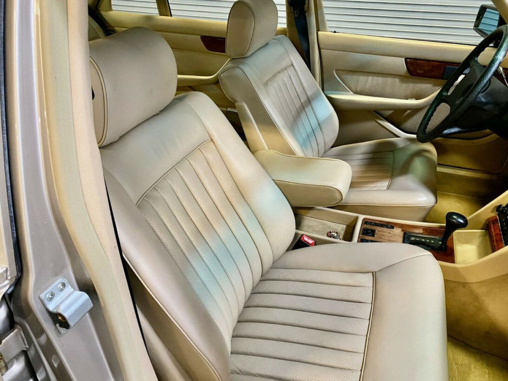 Mercedes W126 z przebiegiem 4696 km