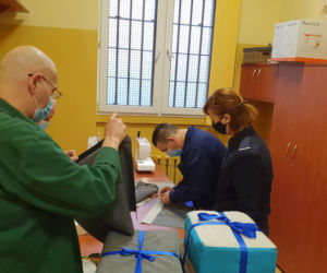 Więźniowie uszyli poduszki dla zwierząt z bydgoskiego schroniska