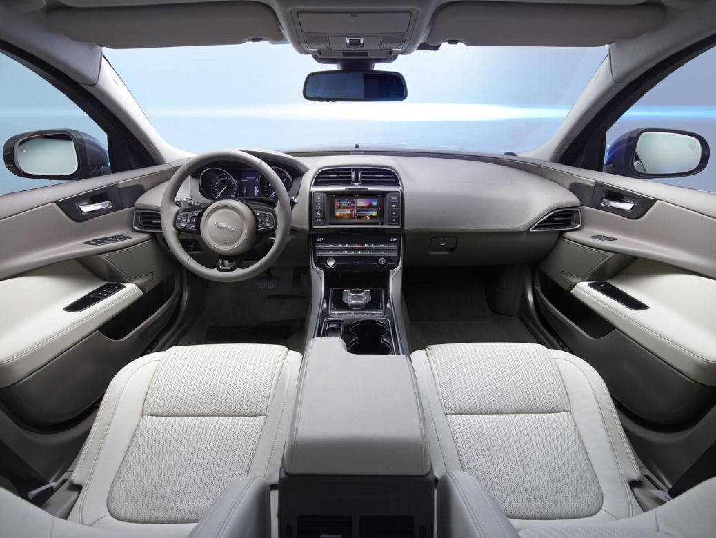 Jaguar XE 2015