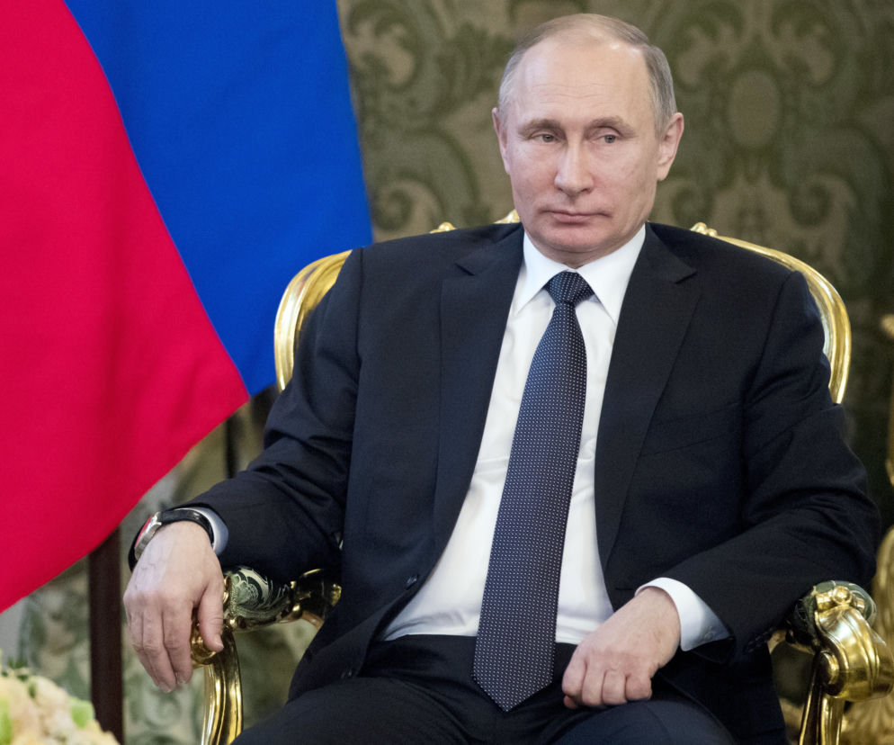 Putin grozi, Trump gra w golfa