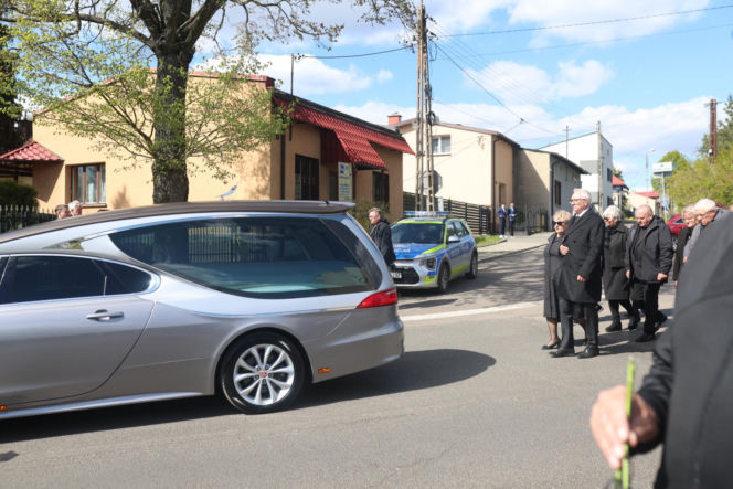 Polacy żegnają Łukasza Litewkę. Kondukt żałobny