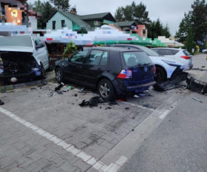 Pościg za pijanym 19-latkiem. Uszkodził kilka pojazdów