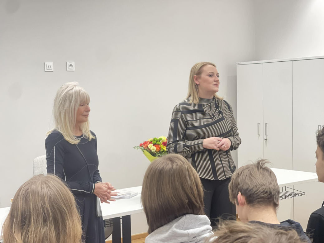 Sędzia Anna Maria Wesołowska spotkała się z młodzieżą. Opowiedziała co pomoże uniknąć zagrożeń w przyszłości