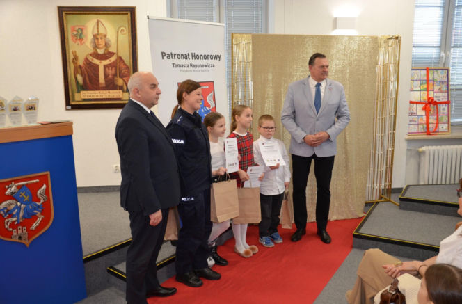 „Plastyczne Oscary” i mosty między pokoleniami. Wielki finał konkursów w ramach kampanii „Widzę – rozmawiam – reaguję” w Siedlcach