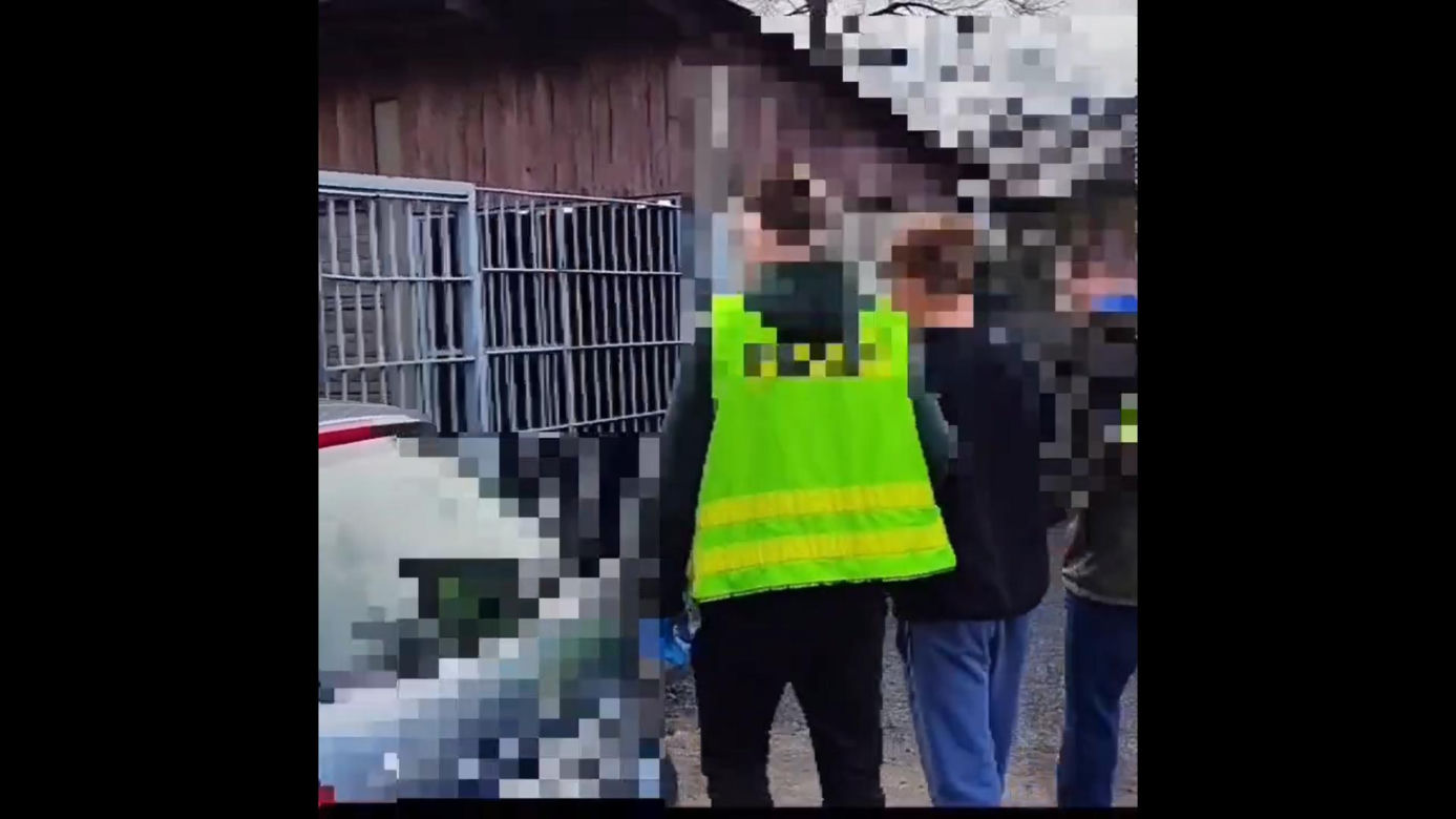 Najpierw razem pili, później polała się krew. Brat na brata ruszył z nożem!