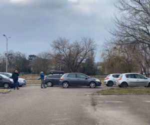 Koronawirus. Gigantyczne KOLEJKI do punktów drive-thru w Łodzi!