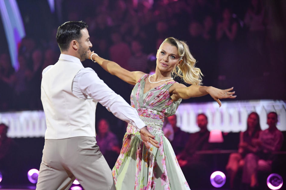 Emilia Komarnicka i Stefano Terrazzino zatańczyli eleganckiego foxtrota.