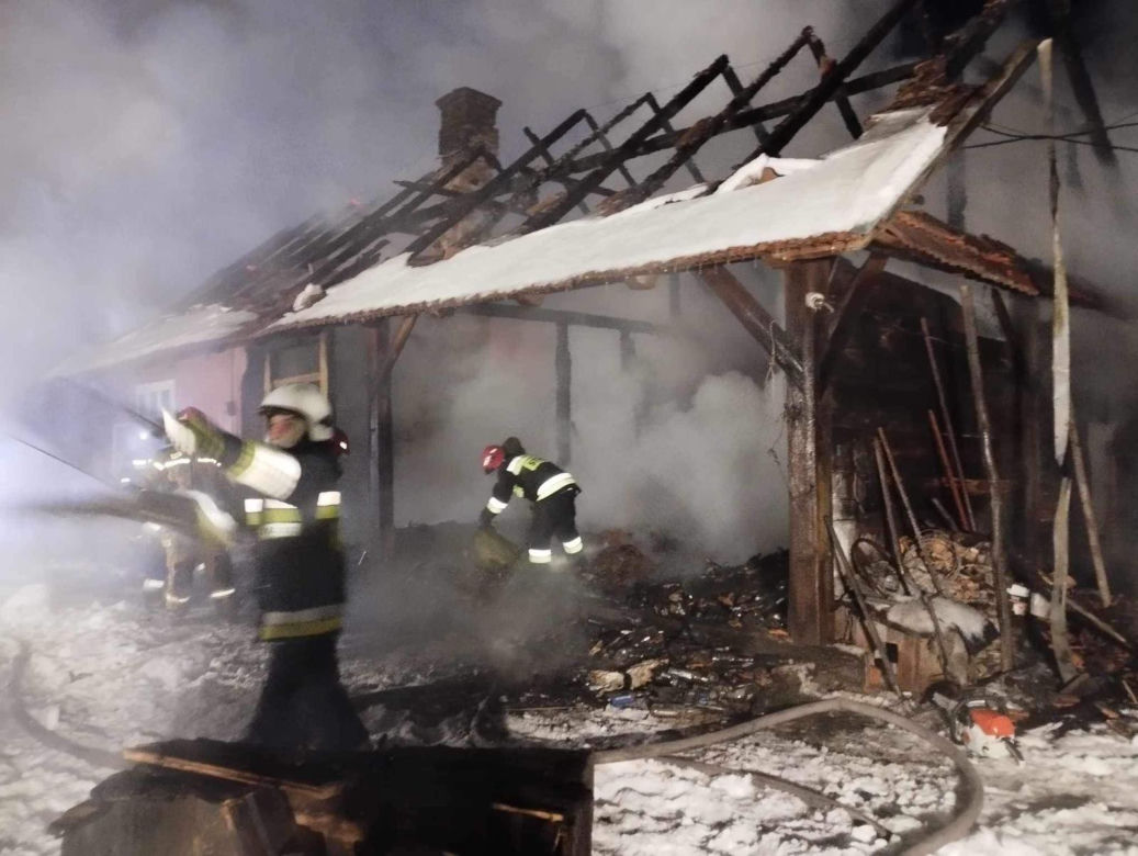 Ogromny pożar pod Jarosławiem. Strażacy znaleźli ciało w pogorzelisku