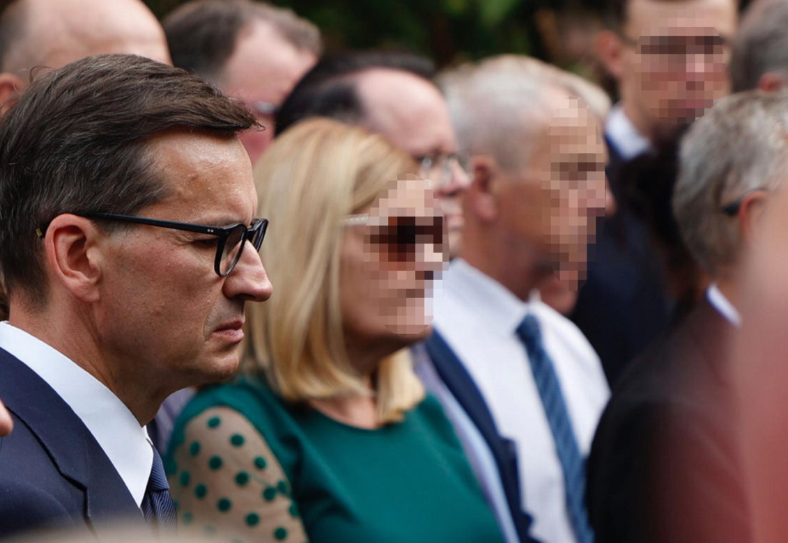 Tak wygląda grób matki Morawickiego, morze kwiatów