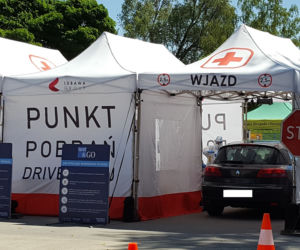Drive-thru w Lesznie. Na darmowe badania zapisało się ponad 500 osób
