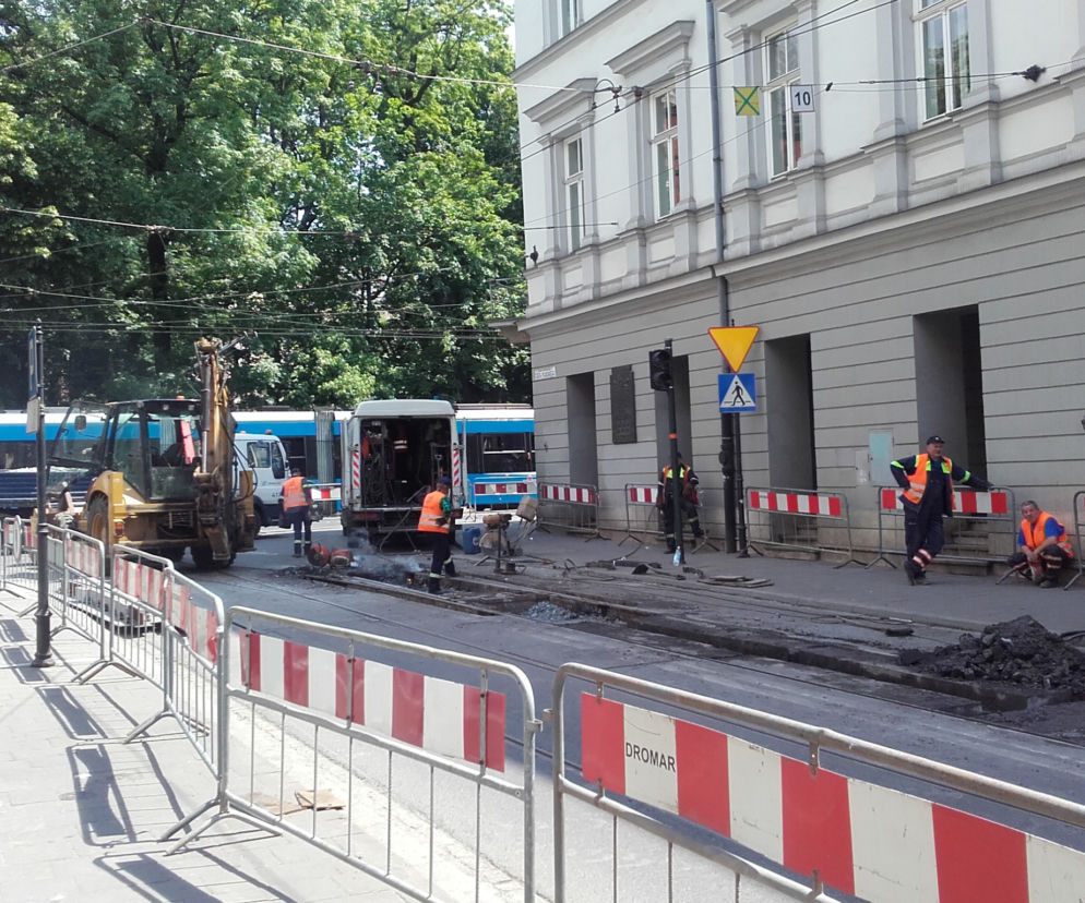 Wymiana zwrotnicy na skrzyżowaniu Straszewskiego i Piłsudskiego
