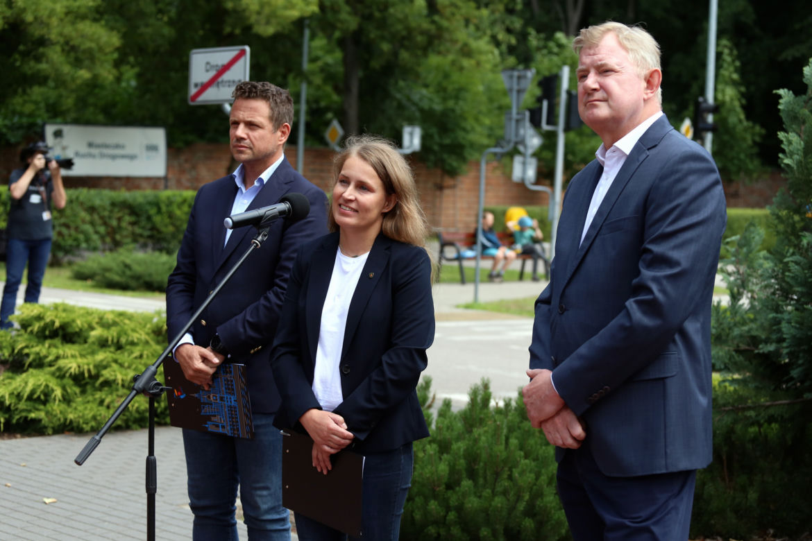 Nowa komendant straży miejskiej wywalczyła podwyżki! Trzaskowski sypnął groszem