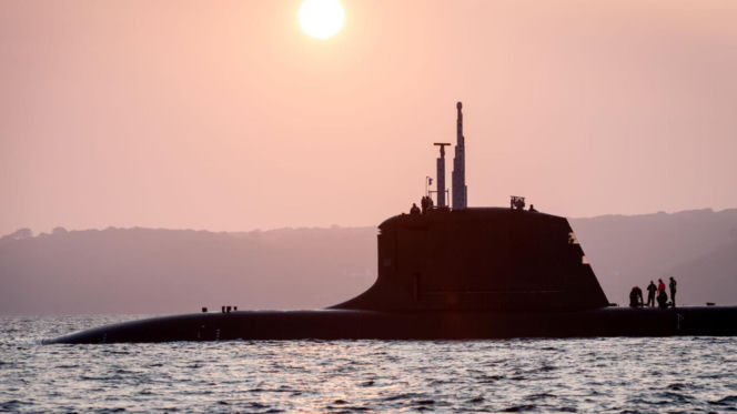 Francuski atomowy okręt podwodny "De Grasse" rozpoczyna próby morskie.
