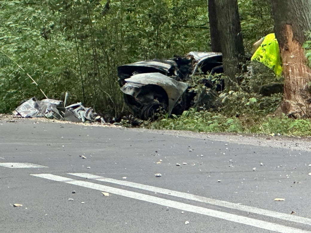 Dachował ,jego auto stanęło w ogniu. Nikt nie zdołał mu już pomóc