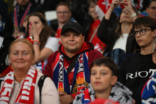 Tak kibice Wisły Kraków bawili się na trybunach. Znajdź się na zdjęciach