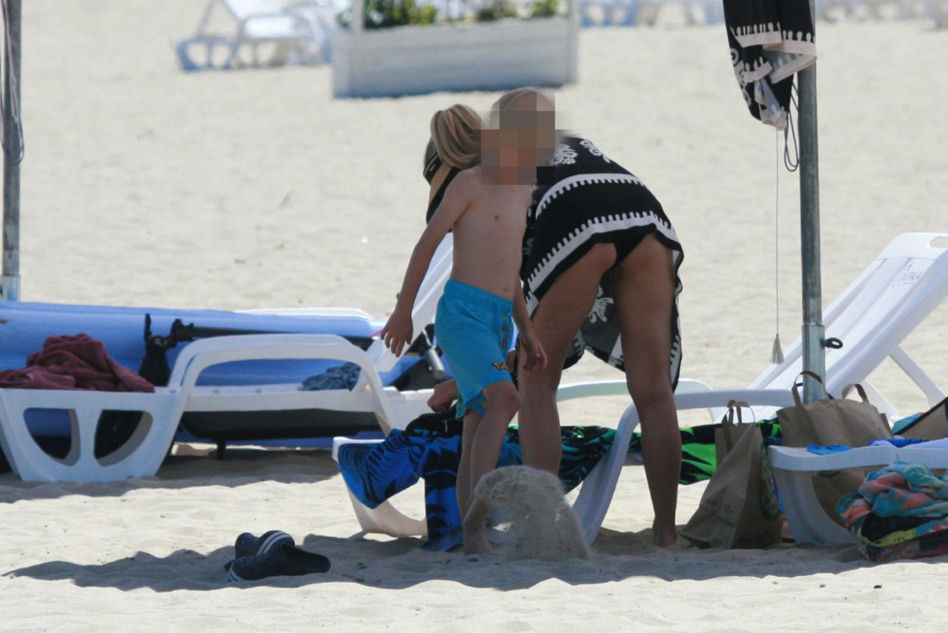 Marlena Muranowicz, wkrótce była żona Mroczka w bikini na plaży.