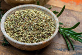 Zamiast suplementów stosuję tę przyprawę. Dodaje smaku i podnosi poziom żelaza