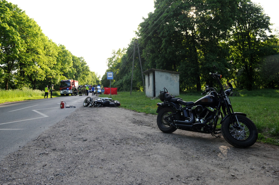 Motocyklista próbował uniknąć zderzenia i zginął pod kołami nadjeżdżającego samochodu