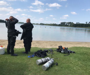 Plaża w Wąsoszu zamknięta. Rozpoczął się czwarty dzień poszukiwań chłopców na jeziorze [ZDJĘCIA]