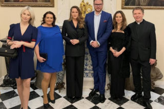 Kożuchowska, Karolak i Ogórek na salonach u księcia. Ciekawy dobór strojów