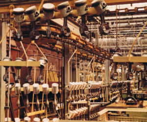 Archiwalne zdjęcia Fabryki Samochodów Ciężarowych (FSC) z lat 70. budzą ogromny sentyment, ale i smutek