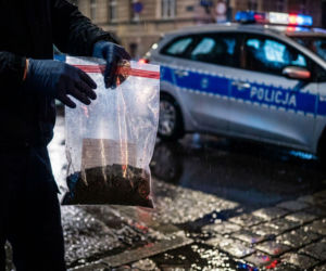 Nałóg w polskiej klasie średniej. Patryk Jurek o uzależnieniu od narkotyków