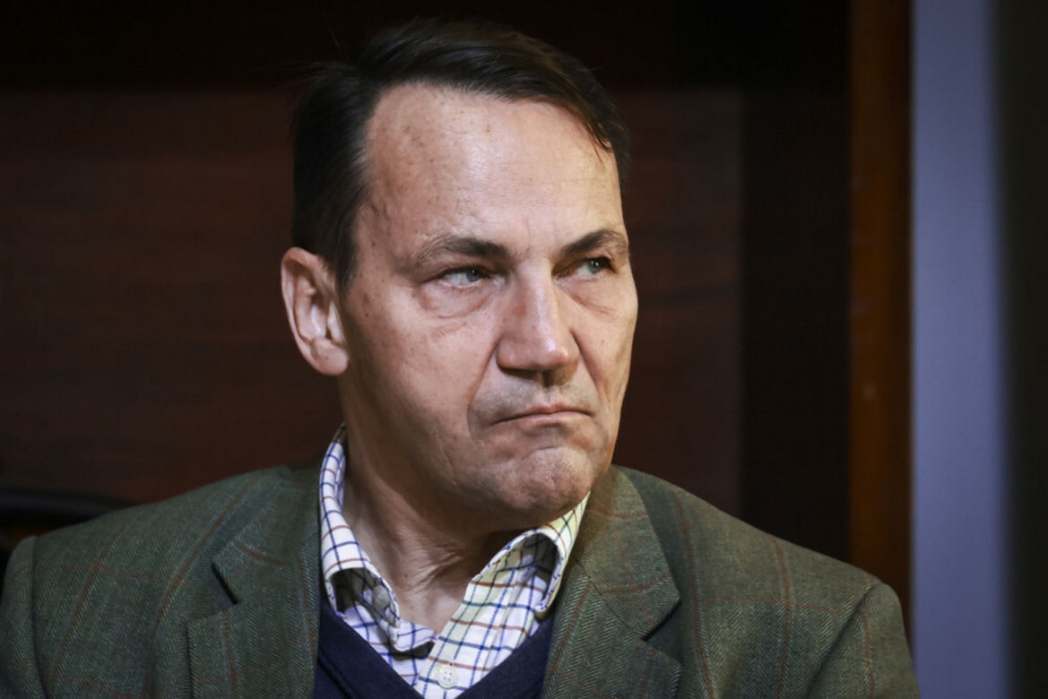 Szejkowie od lat opłacają Sikorskiego