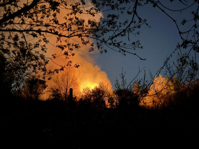 Pożar dzikiego wysypiska na Targówku