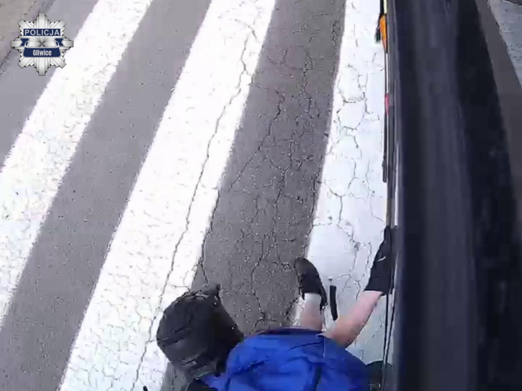 11latek wjechał hulajnoga pod autobus