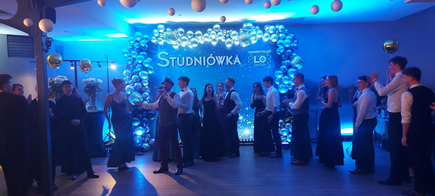 Studniówka XII Liceum Ogólnokształcącego w Olsztynie. Tak bawili się maturzyści. Zobacz zdjęcia!