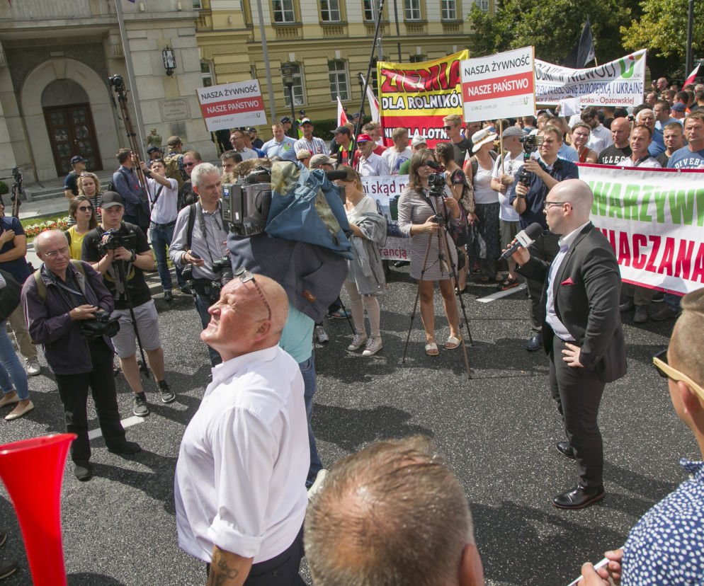 Rolnicy demonstrowali pod kancelarią Premiera przeciwko skandalicznym cenom hurtowym