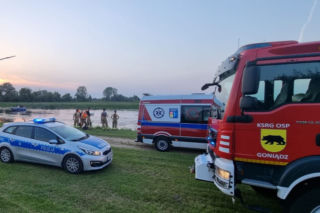 Wszedł do Biebrzy i zniknął pod wodą. Mężczyzna nie żyje