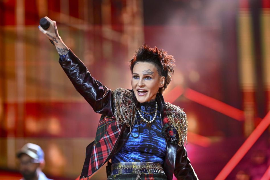 Ależ się wystroiły gwiazdy w 2. dniu festiwalu! Chylińska kolorowa jak papuga, Krupińka elegancka, jak królewna a panowie w podkoszulkach i krótkich spodenkach
