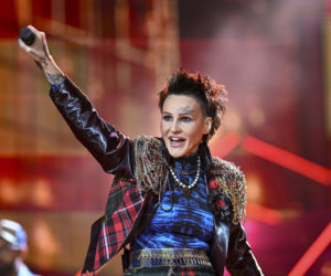 Ależ się wystroiły gwiazdy w 2. dniu festiwalu! Chylińska kolorowa jak papuga, Krupińka elegancka, jak królewna a panowie w podkoszulkach i krótkich spodenkach