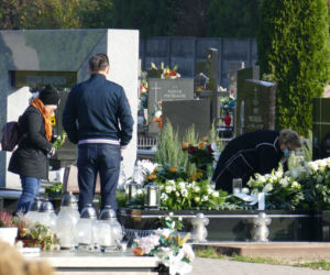 Grób zamordowanej przez Gruzina Pauliny utonął dziś w kwiatach