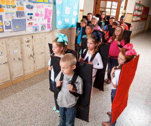 kuloodporne koce - akurat na dzień w usańskiej szkole