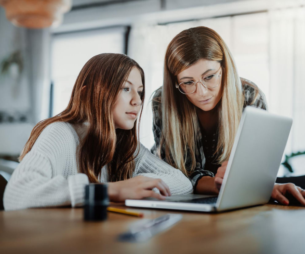 To, co wrzuci dziś do sieci, może wrócić za kilka lat. Naucz dziecko, jak chronić wizerunek w internecie