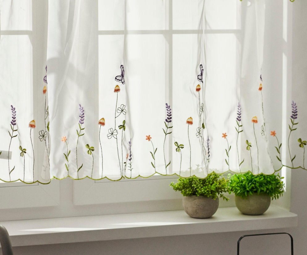 Firanki i zasłony na Wielkanoc 2026. Modne inspiracje