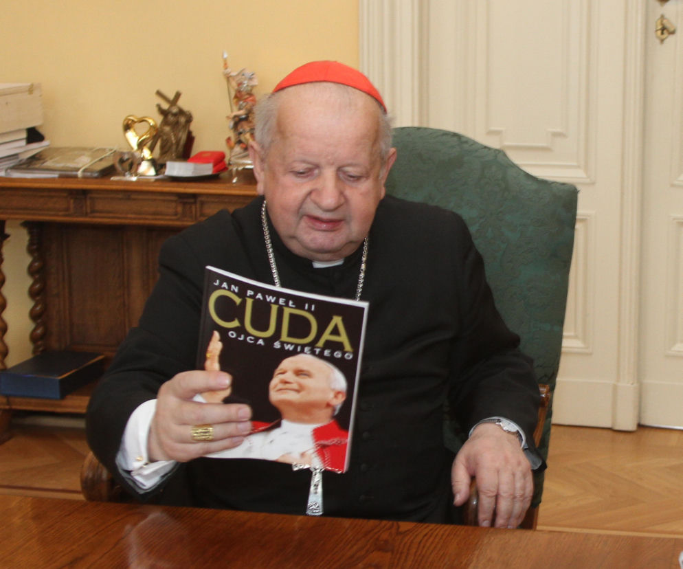 Kardynał Dziwisz nie chce zeznawać w sądzie. Napisał do sędziego