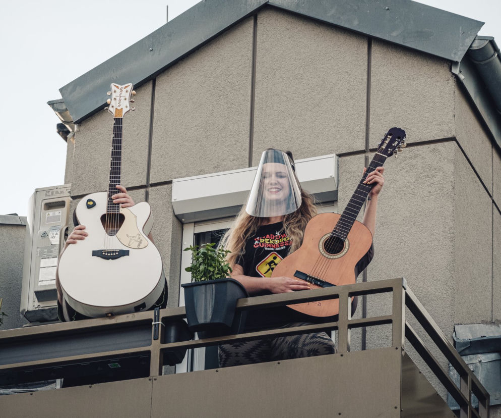 Gitarowy Rekord Guinnessa. Gitarzyści na balkonach