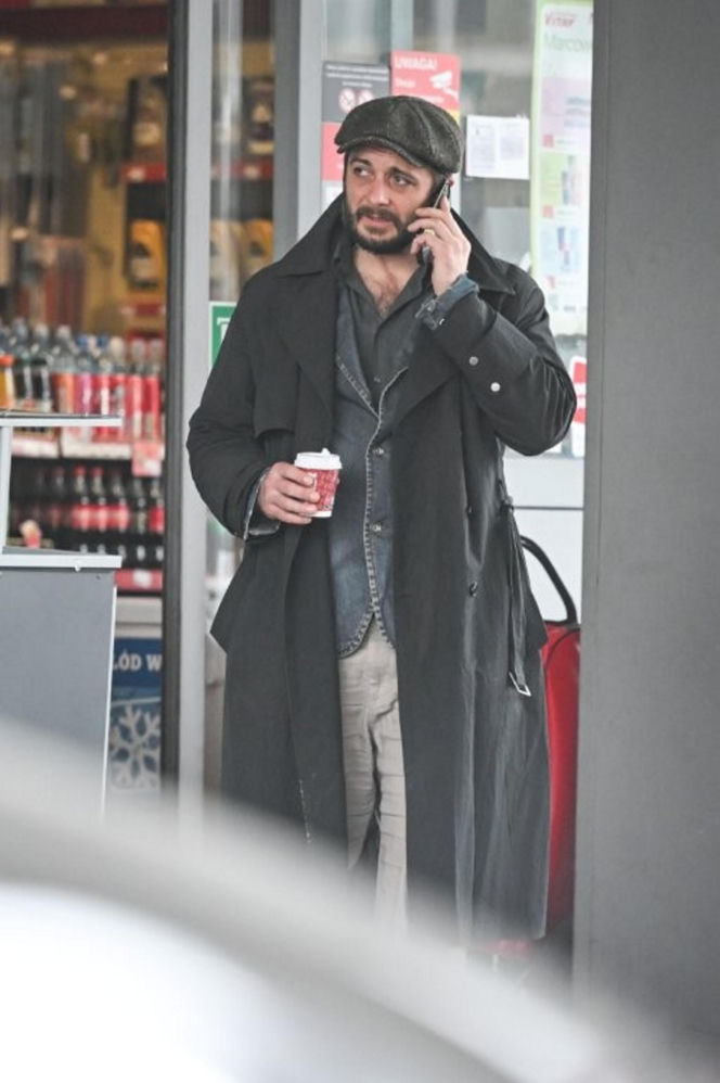 Rozwód Gąsiorowskiej i Żurawskiego w toku! Aktor czekał pod salą z kubkiem w ręku