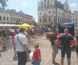 Najnowsze sportowe samochody na rzeszowskim Rynku